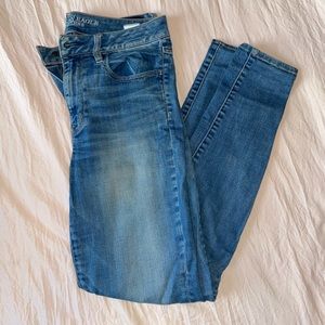 American Eagle light blue high-rise super stretch jeggings in size 8